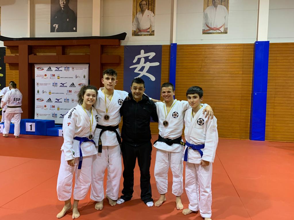 6 Medallas para los Navarros en la Copa de Espa&ntilde;a de Jiu-Jitsu Cadete y Junior_Madrid 18-01-20.
